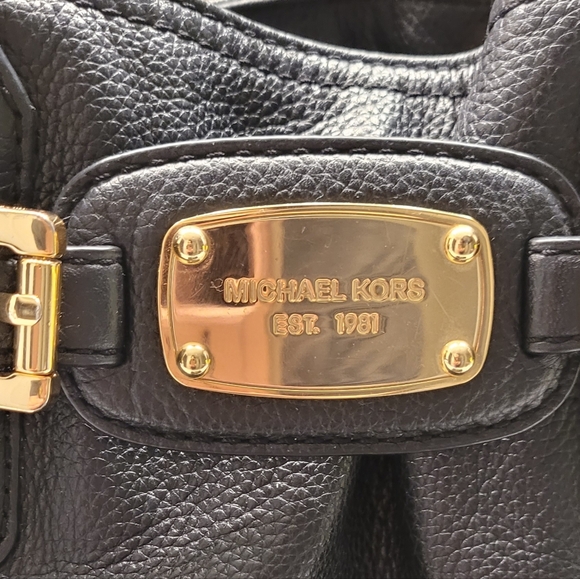 ❤️❤️ EUC SET Michael Kors Large Shoulder/Crossbody Bag with Matching Wallet - Picture 2 of 15